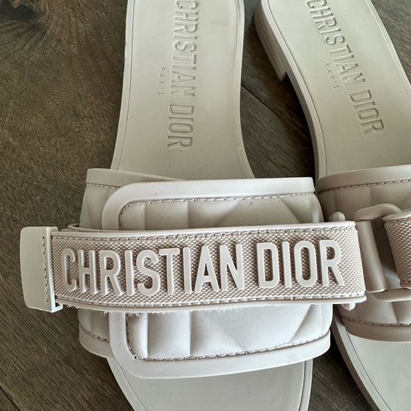 Christian Dior - Dio(r)evolution Slide - Picture 2 of 6